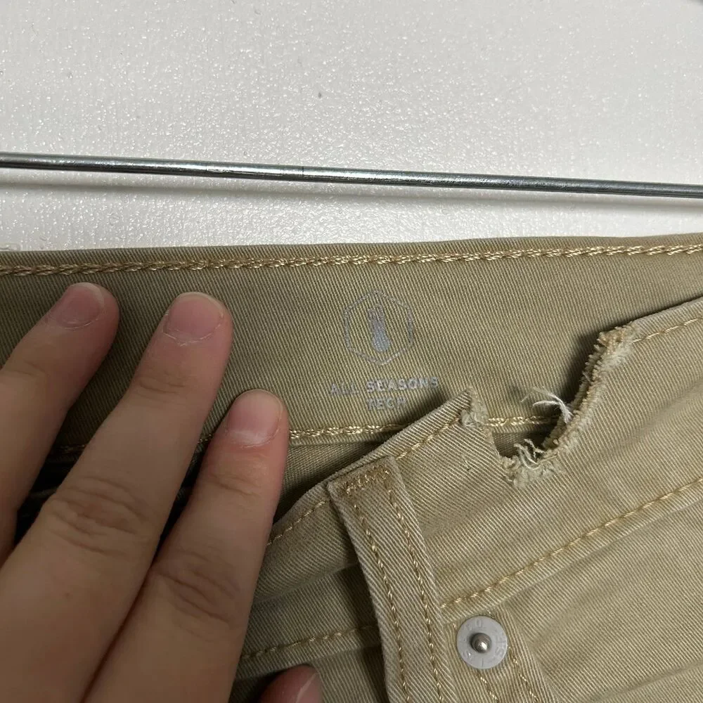 Men’s Khaki Levi 511s